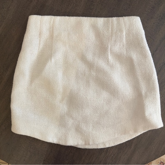Zara Textured Mini Skirt - Picture 2 of 2